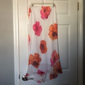 Vintage Skirt .Color White with Flowers